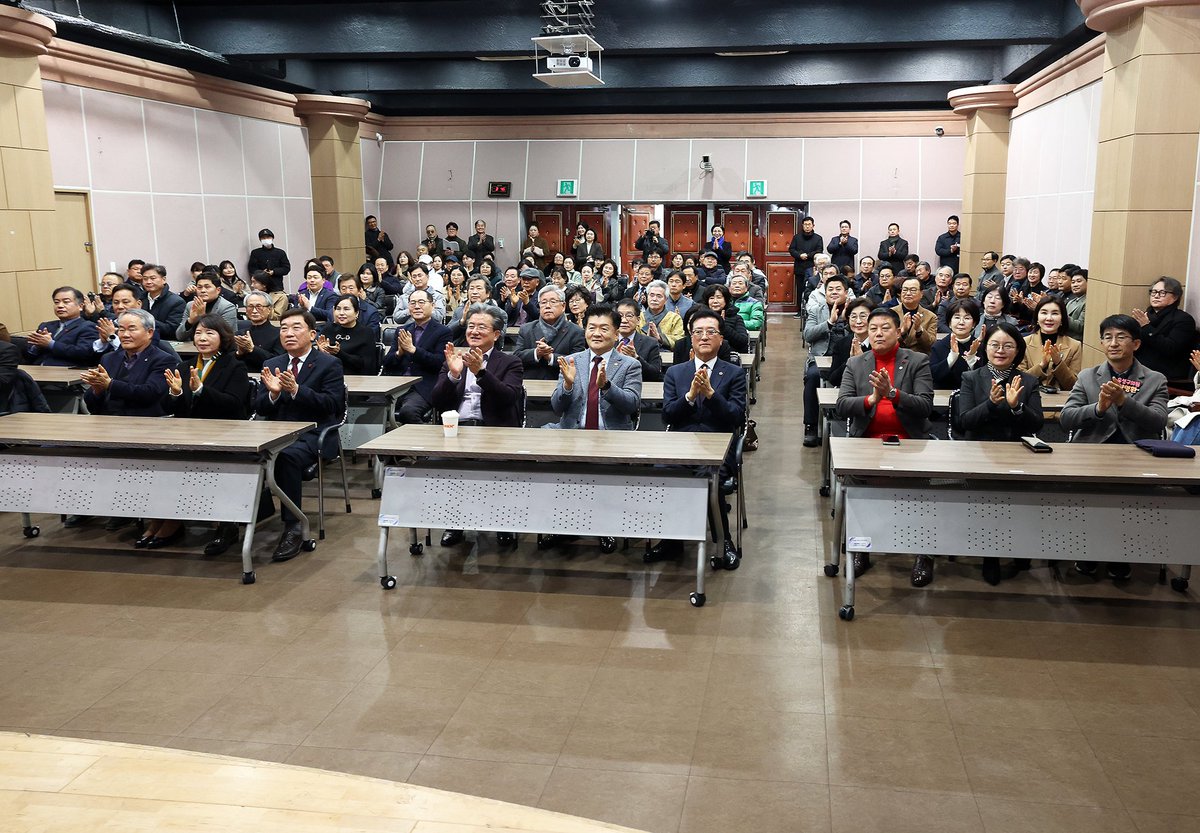 💙유성문화원 제8ㆍ9대 원장 이ㆍ취임식

#유성문화원 #유성 #문화원 #김기동 #원장님 #쓸만한사람 #유성의아들 #쌩쌩정보통 #박석연 #유성구의원 #대전 #유성 #진잠동 #원내동 #교촌동 #대정동 #용계동 #성북동 #방동 #세동 #송정동 #학하동 #계산동 #덕명동 #복용동 #상대동 #원신흥동 #봉명동 #도안