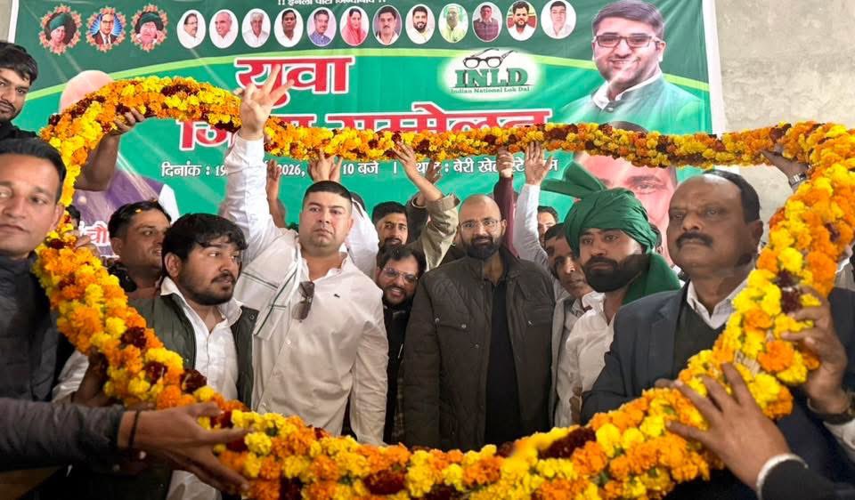 kschautala's tweet photo. आज झज्जर में आयोजित युवा प्रकोष्ठ की बैठक ने यह स्पष्ट कर दिया कि यह ज़िला सिर्फ़ अपनी मिट्टी और मेहनत के लिए नहीं बल्कि अपनी समझ, संयम और संघर्षशील चेतना के लिए भी जाना जाता है…

झज्जर का युवा दिखावे से नहीं, विचार और इरादों से बदलाव चाहता है।

यहाँ युवाओं के रोज़गार, शिक्षा, सुरक्षा और किसान के भविष्य को लेकर सीधे सवाल है और इन सवालों में गुस्से के साथ-साथ समाधान की भी तलाश है और यही झज्जर की ताक़त है।

इनेलो उस हर युवा के साथ है जो अपने हक-हकूक के लिए संघर्ष करना चाहता है और जो राजनीति को सेवा के साथ-साथ जवाबदेही से जोड़ना जानता हो।