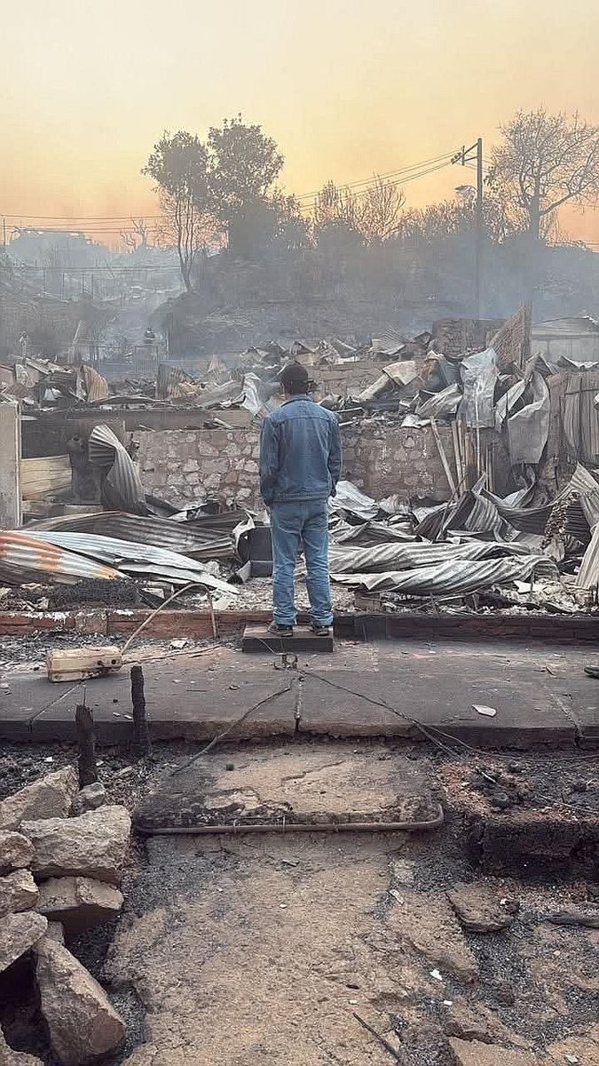 🛑Es impresionante la falta de autocrítica y gestión de este nefasto gobierno de izquierda😡 Para ellos es más importante un concierto q la gente quemándose en los incendios🛑
El sábado a las 17:00 ya estaba el desastre y debieron decretar de inmediato y no esperar al otro día😡