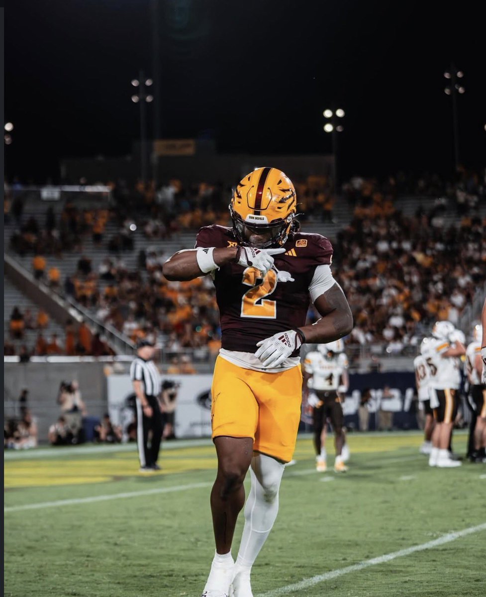 cjtheballerr's tweet photo. Extremely blessed and honored to receive an offer from Arizona State University!!!!
@CoachBourguet @aguanos @GregBiggins @BrandonHuffman https://t.co/Y0h79crWtO