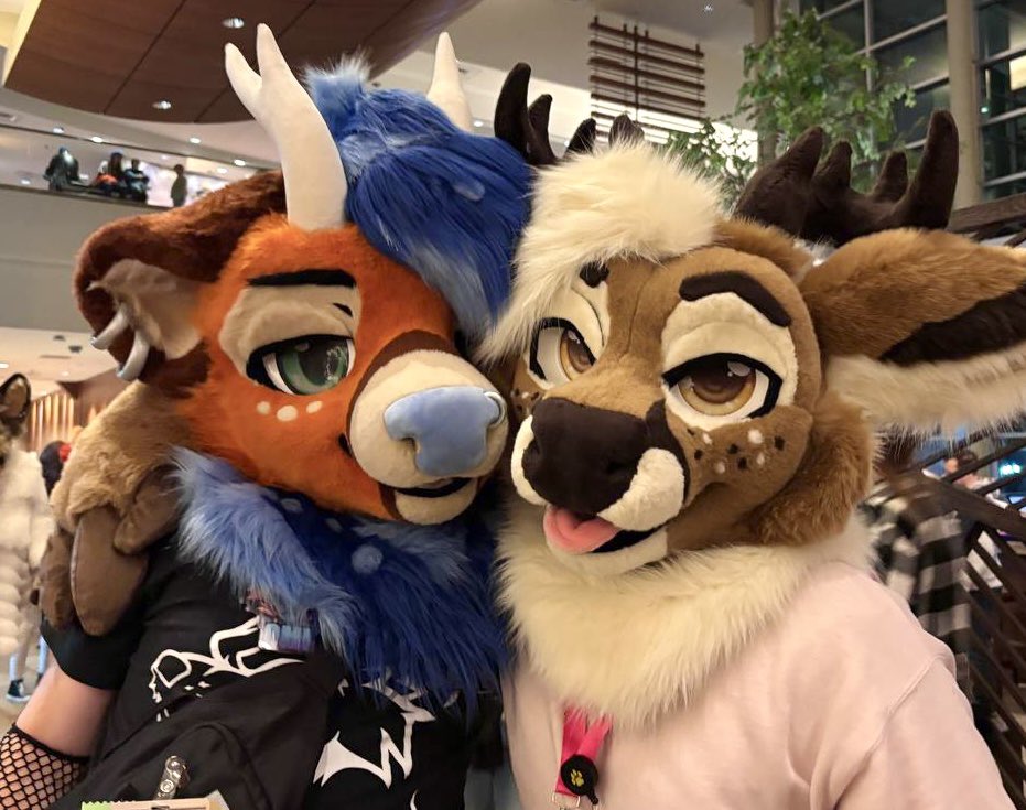 I admittedly didn't go into ANE with the highest hopes, but the thing that continues to make this con worth it to me is how often I seem to stumble upon some pretty awesome people. It really does make the trip out to Boston worth it :3

Thank you to everyone I met this year! 💙