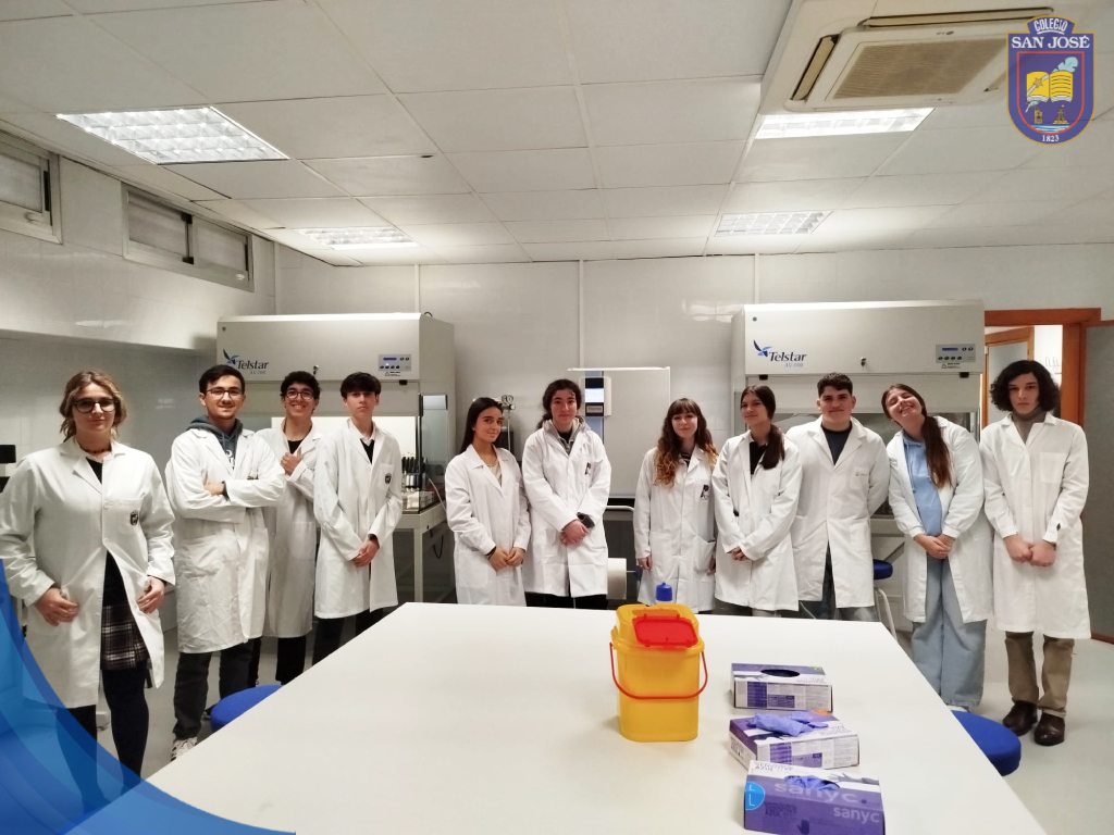 Alumnos de ESO y Bachillerato han participado en la XVI edición de ScienceIES 2026 donde se han integrado en proyectos de investigación reales, trabajando directamente con profesores e investigadores de la Universidad de Málaga. 
#scienceies #investigacion