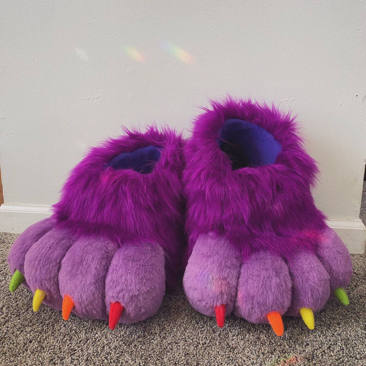 finished feetpaws for Kellster! #fursuit #fursuitmaker #fursuiting