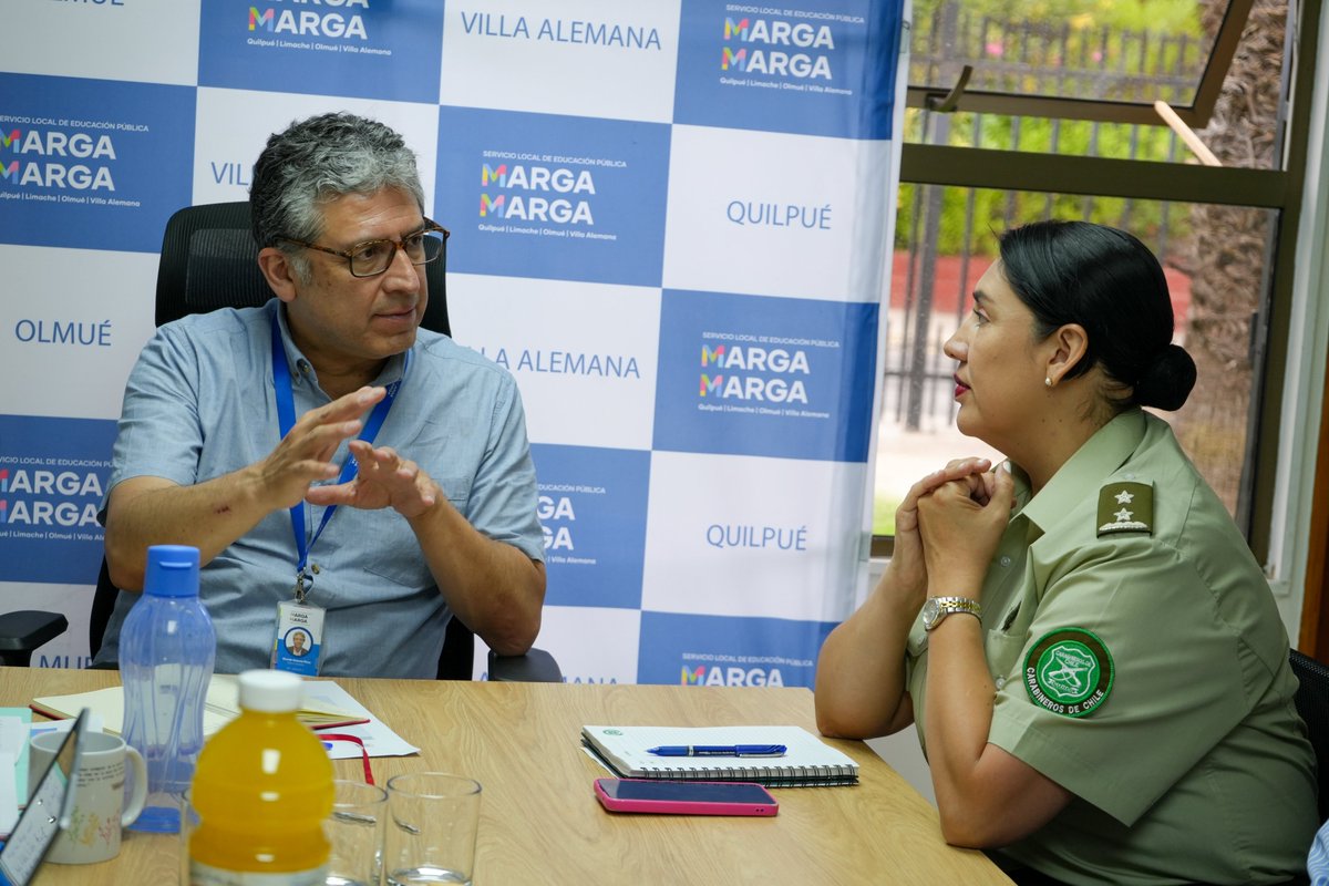 edu_margamarga's tweet photo. Hoy recibimos en nuestra oficina central a la Teniente Coronel Marta Seguel, Subprefecto de los Servicios de la Prefectura de Carabineros de Marga Marga, para una importante reunión de coordinación en materia de seguridad 🚔🤝🏻

#NuevaEducaciónPública #SomosSlepMargaMarga https://t.co/TtQqgT5Ee6