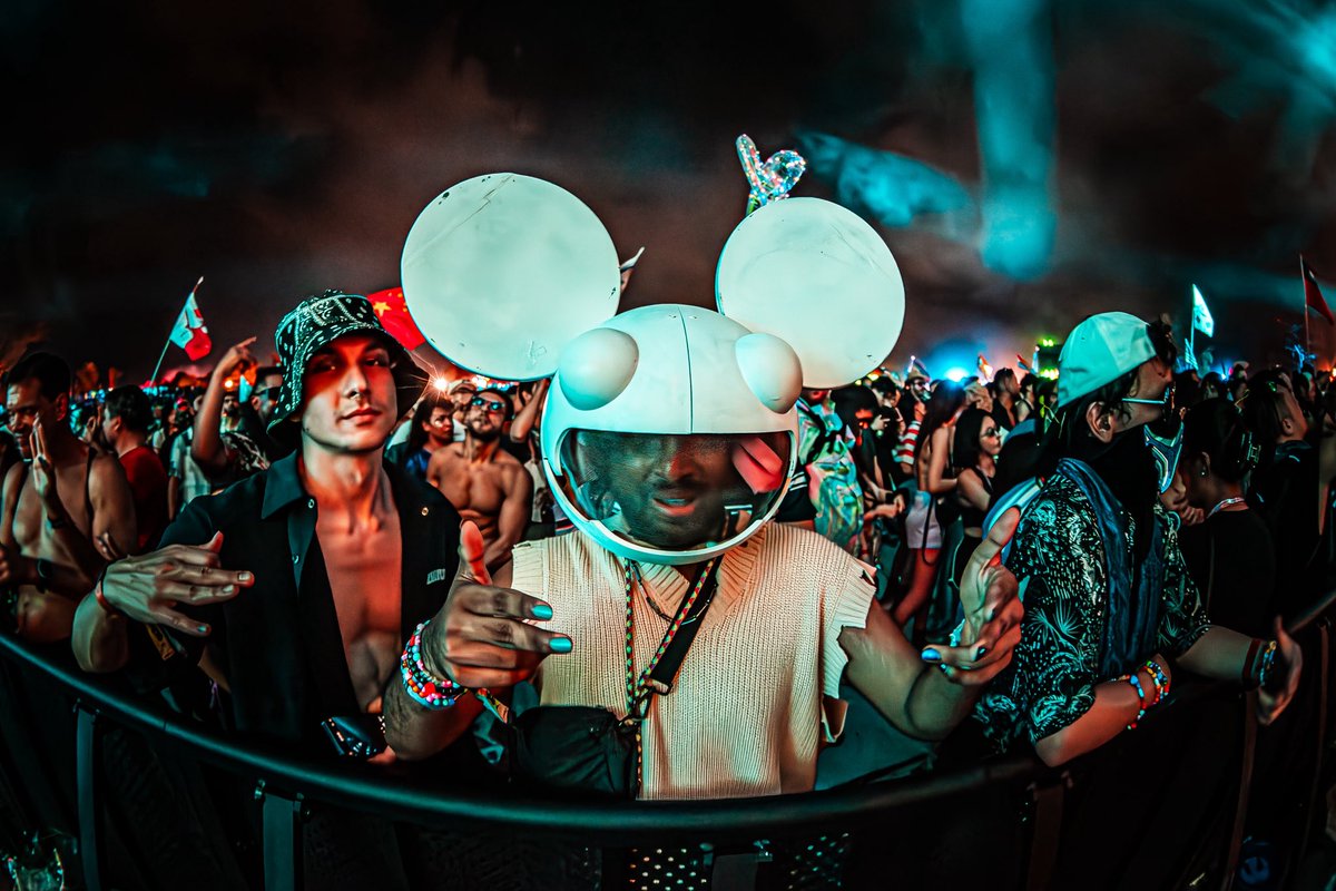 deadmau5's tweet photo. thx Phuket!! <3 https://t.co/dF7g5cosq7