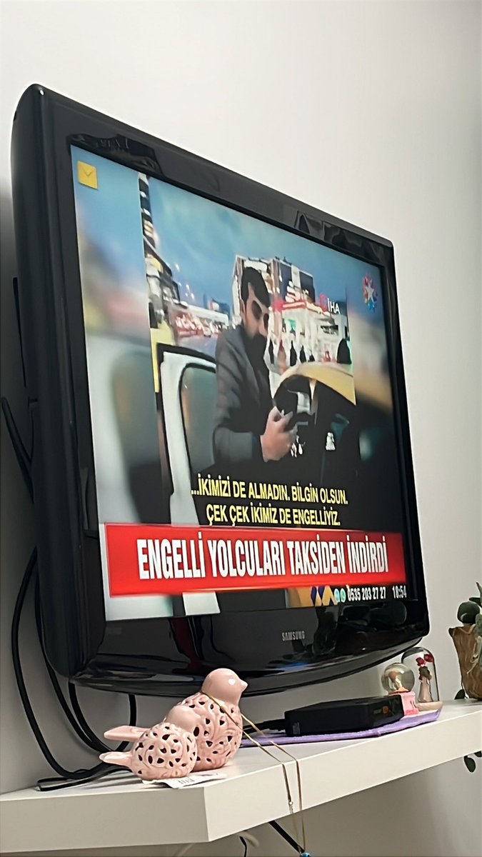 snsysena's tweet photo. Nasıl insanlar var ya engeli diye arabaya niye almıyorsunuz ya onlarda insanlar ya  nasıl bir devriye geldik ya https://t.co/NhtbKIT3TP