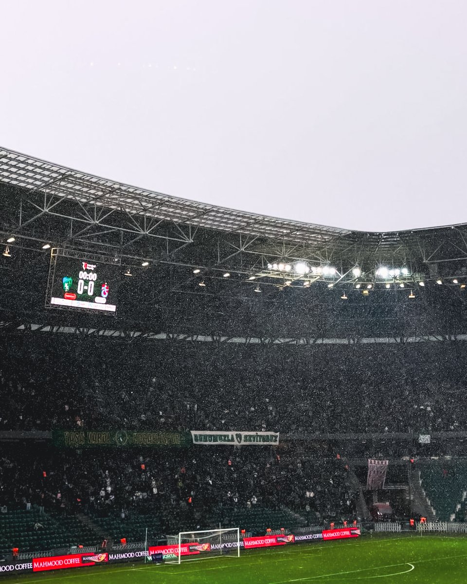 lagolfocom's tweet image. Kocaelispor-Trabzonspor karşılaşmasını 21.049 seyirci biletli izledi.