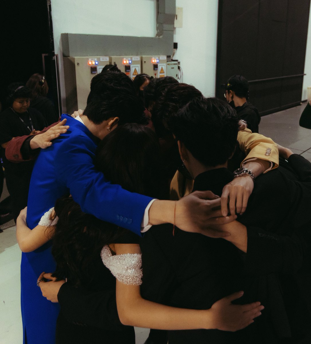 EstRvp's tweet image. มาช้า ดีกว่าไม่มานะ🙈 ยาวนิดนึงนะครับเพราะมีหลายอย่างที่คิด แต่ไม่ได้พูดไปเพราะมัวแต่ติดตลกอยู่😂 

จบไปแล้วนะครับสำหรับมีสติหน่อยคุณธีร์ และ after party เรียกได้ว่าเป็นช่วงเวลาที่มีความสุขสุดๆไปเลย ดีใจมากๆที่ได้มาเป็นส่วนหนึ่งของซีรีส์เรื่องนี้…