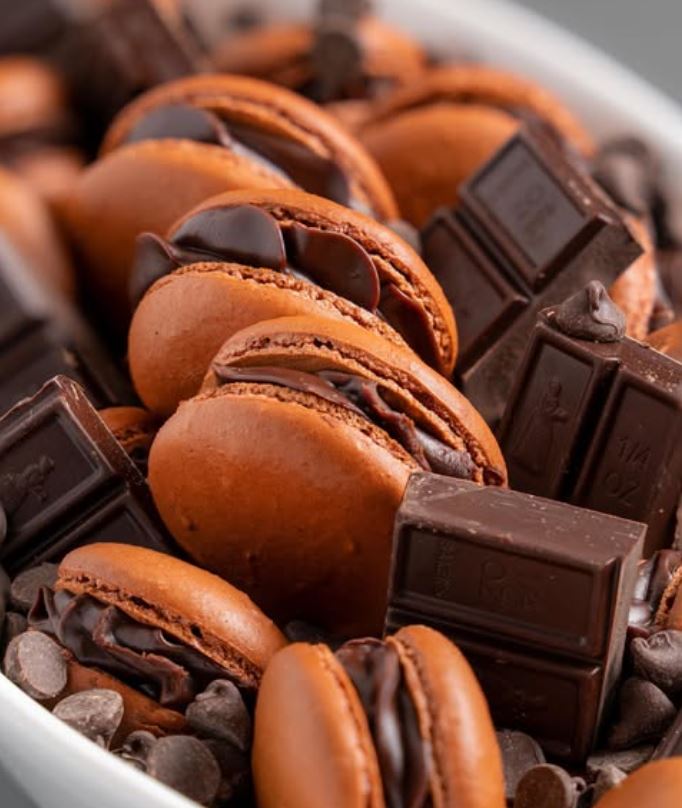 VIParis's tweet image. Chocolate Ganache...because it's Monday. #MacaronMonday #Delish #Baking #Paris #Travel #France #MondayMotivation #Parisjetaime 📸foodcolorspice IG 💖💞