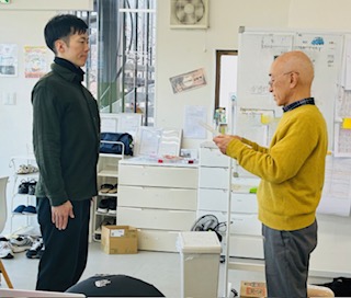 pianissimo115's tweet photo. キャリア採用　新入社員入社式
新聞社・放送局ジャーナリストのご経験を経て、小学校教諭免許取得、児童指導員へ　
より質の高い療育へと力を発揮してくださると思います。子どもたちもうれしそうでした🎵
#箕面市　#大阪府　#放課後等デイサービス　#児童発達支援　#音楽療育 https://t.co/vf2Z1kYJOh