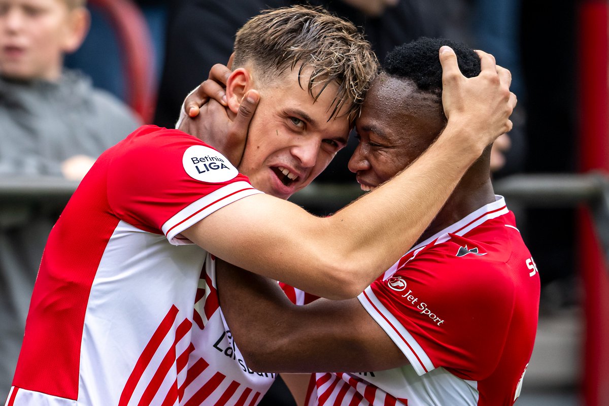 ripodsten's tweet image. Oliver Ross, transferrygter, testsejr og eks-AaB'er møde i England. Det er noget af det, som vi har på programmet i den nye udgave af Ripodsten, som du kan høre lige nu i Nordjyskes app. nordjyske.dk/app-download