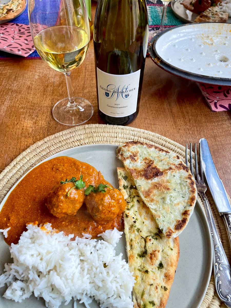 joukesp's tweet image. Good morning, Laura &amp;amp; friends.
Prayers for all
A sunny Sunday, 52°F
Too busy yesterday enjoying #2Daughter’s Indian fashion hospitality. Delightful food!
That girl is so talented!
#2Daughter playing piano again (after 25 yrs). A prelude by J.S. Bach brought tears to our eyes!
1/2