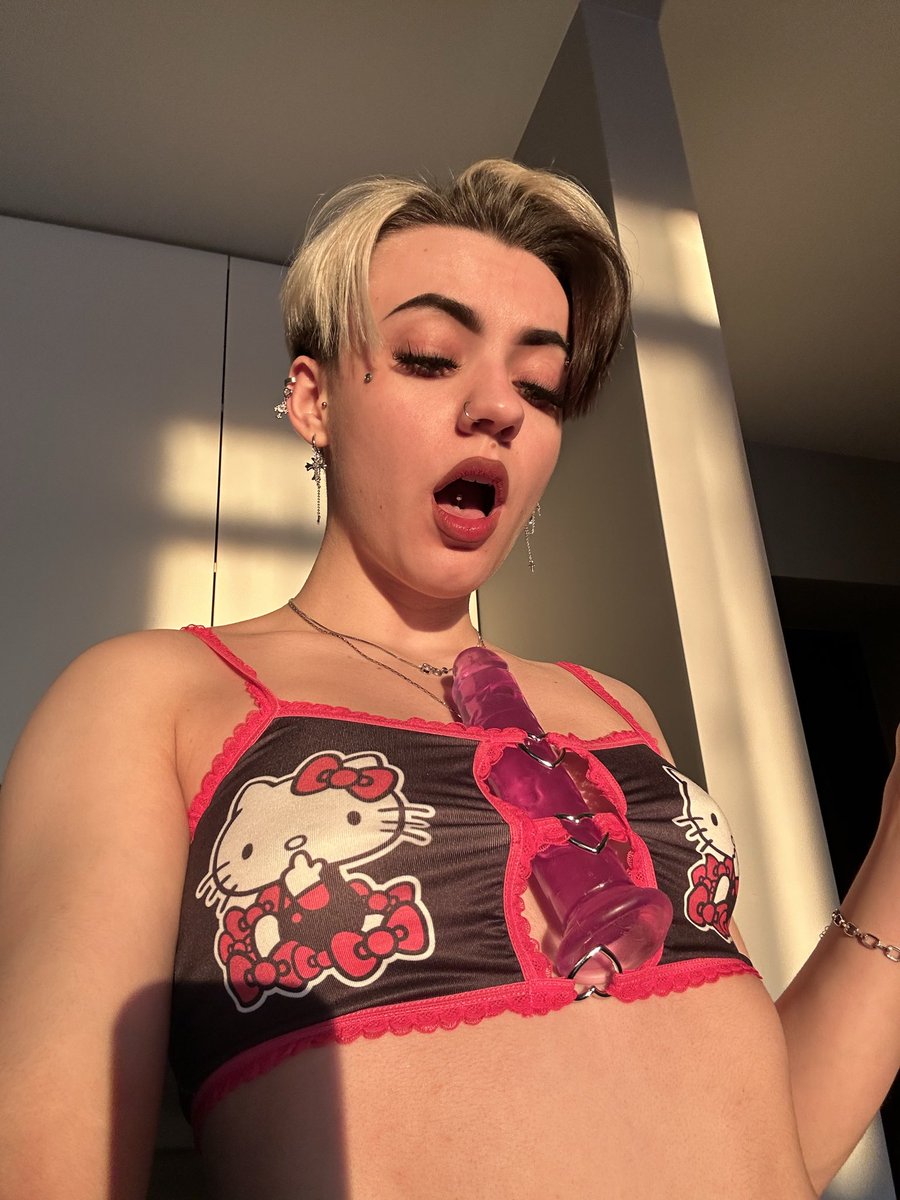 _Rina__Sun_'s tweet photo. One of my favorite and beautiful toys🙊💕

#onlyfans 
#onlyfansgirl 
#onlyfanspromo 
#nsfw
#sextwt
#HelloKitty 
#dildo
#sextoys https://t.co/bGiPU1uS4k