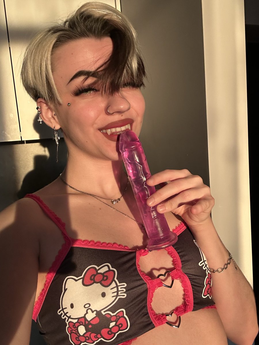 _Rina__Sun_'s tweet photo. One of my favorite and beautiful toys🙊💕

#onlyfans 
#onlyfansgirl 
#onlyfanspromo 
#nsfw
#sextwt
#HelloKitty 
#dildo
#sextoys https://t.co/bGiPU1uS4k