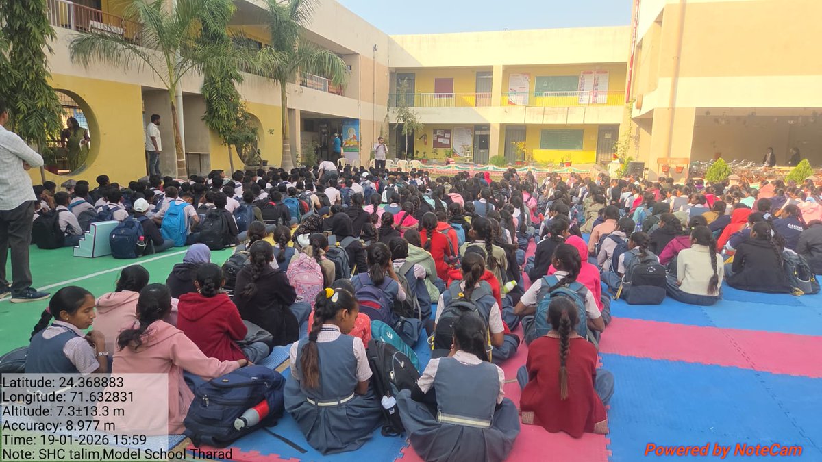 આજ રોજ મોડેલ સ્કૂલ થરાદ ખાતે સોઈલ હેલ્થ કાર્ડ અંગેની સ્કૂલના બાળકોને તાલીમ આપી.....
માણસ બીમાર પડે ત્યારે લેબોરેટરી કરાવે તો આપણી જમીન માતાની લેબોરેટરી કરાવવી ખૂબ જ જરૂરી છે...
#farmer