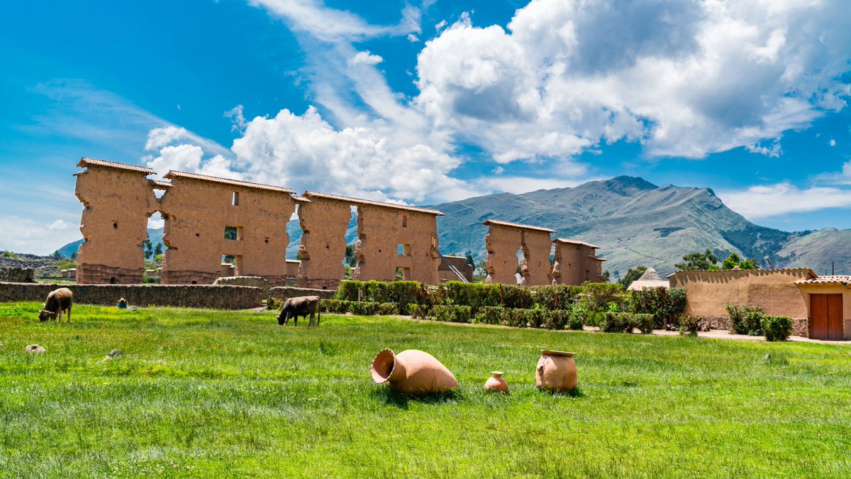 JoelPalacios655's tweet image. La Ruta del Sol encuentra en Raqchi uno de sus puntos más reveladores, donde la arquitectura inca y el paisaje del altiplano se integran en una experiencia cultural profunda.
Enlace:avalostours.com/la-ruta-del-so…
#Peru #RutaDelSol #Raqchi #Cusco #Puno #ViajesPeru