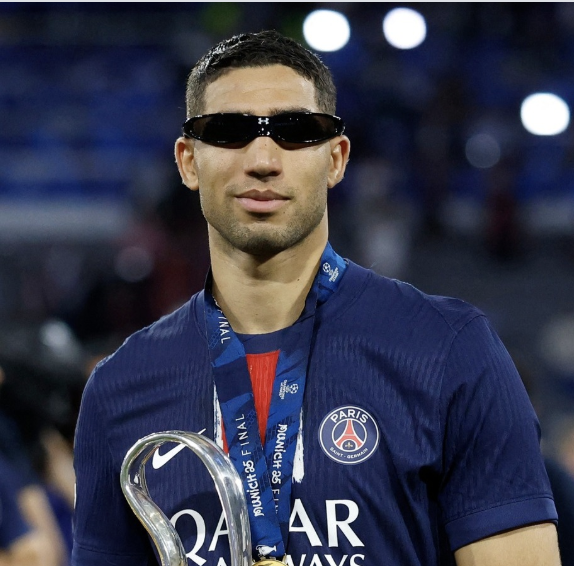 TrollFootball's tweet image. Hakimi has put the AFCON final loss under his mother's name.