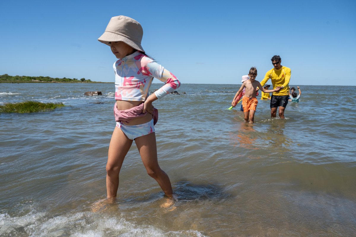 #MonteVerano 🏖️

Arrancamos la semana con clases de adaptación al medio acuático en Los Cilindros #EscuelaDeMar 🏊🏼

Conocé todas las actividades, playas y horarios 👇
eventos.montevideo.gub.uy