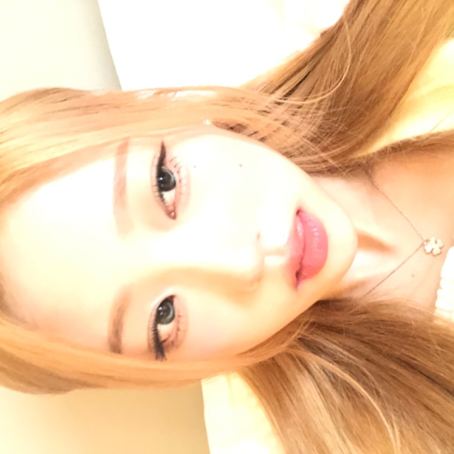 translatingH2H's tweet image. Stella changed her Weverse profile picture!

#STELLA #스텔라 #Hearts2Hearts