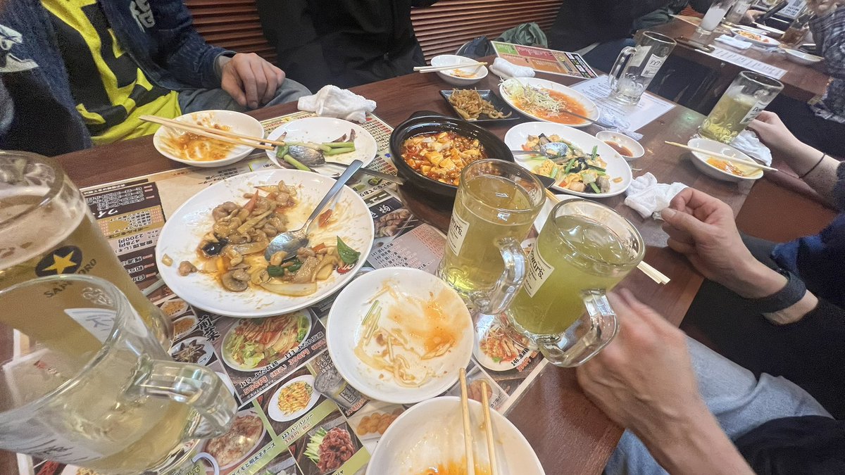 hajimecobain's tweet photo. 本日は千葉ライブハウス新年会！
柏にて24時から暴飲暴食しまくってます笑
食べ放題って楽しいな！w

#ケーズドリーム #巨大ビジョンぱない #ケーズやばい #毎日がフェス #日本のシアトル #稲毛Ksdream #Ksdream #はじめこばいん https://t.co/fwCwhDyFj6