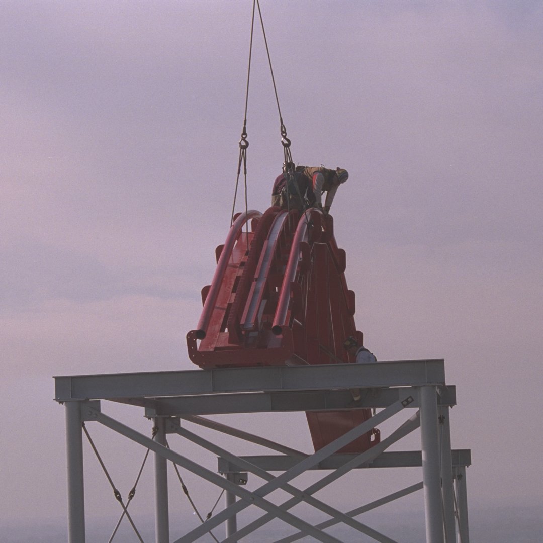 worldsoffun's tweet image. #OnThisDay 28 years ago, Mamba hit a major milestone as crews topped off the coaster's 205-foot-tall lift hill. 🎢