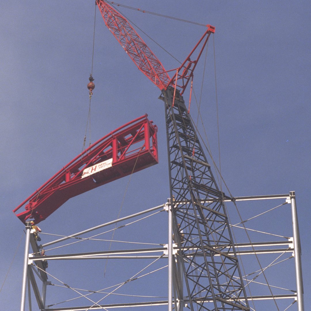 worldsoffun's tweet image. #OnThisDay 28 years ago, Mamba hit a major milestone as crews topped off the coaster's 205-foot-tall lift hill. 🎢