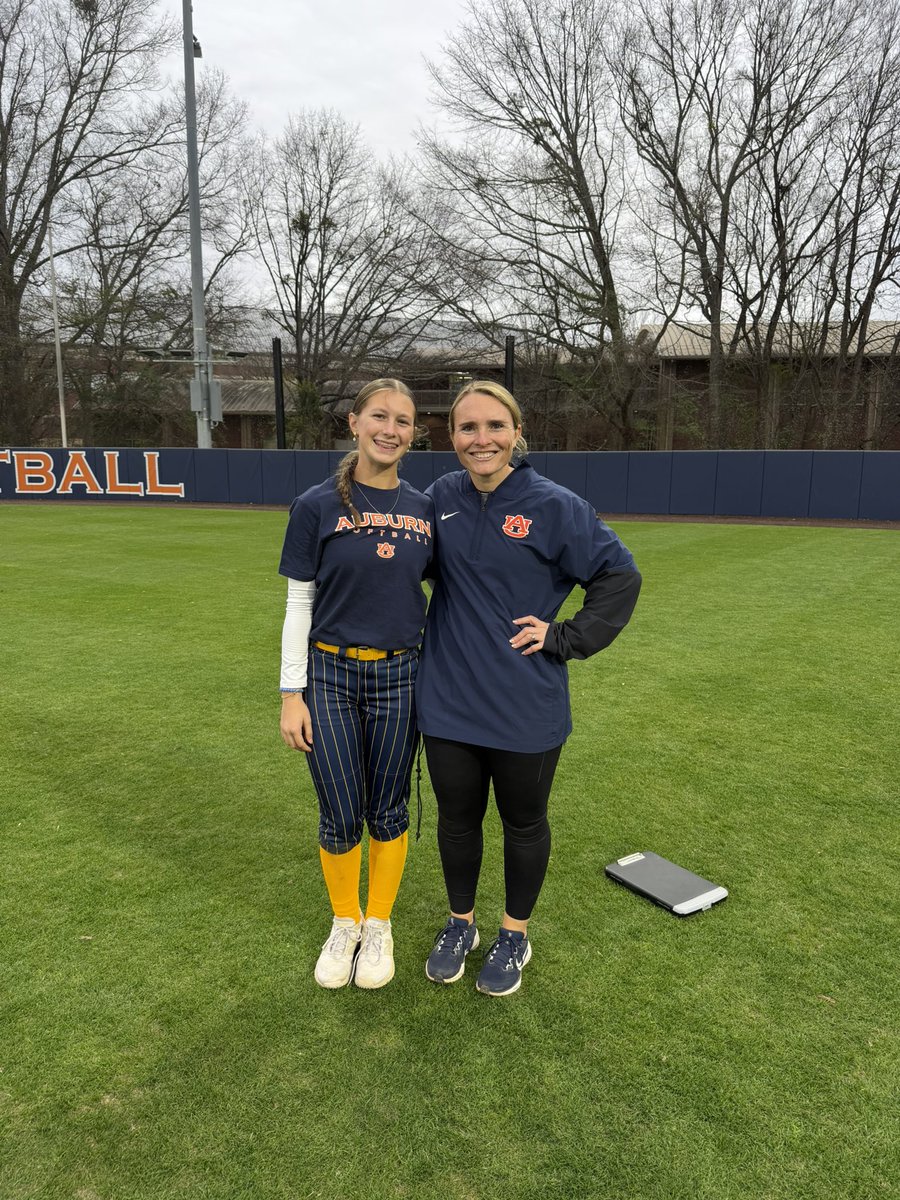 Analiese Holmes tweet media