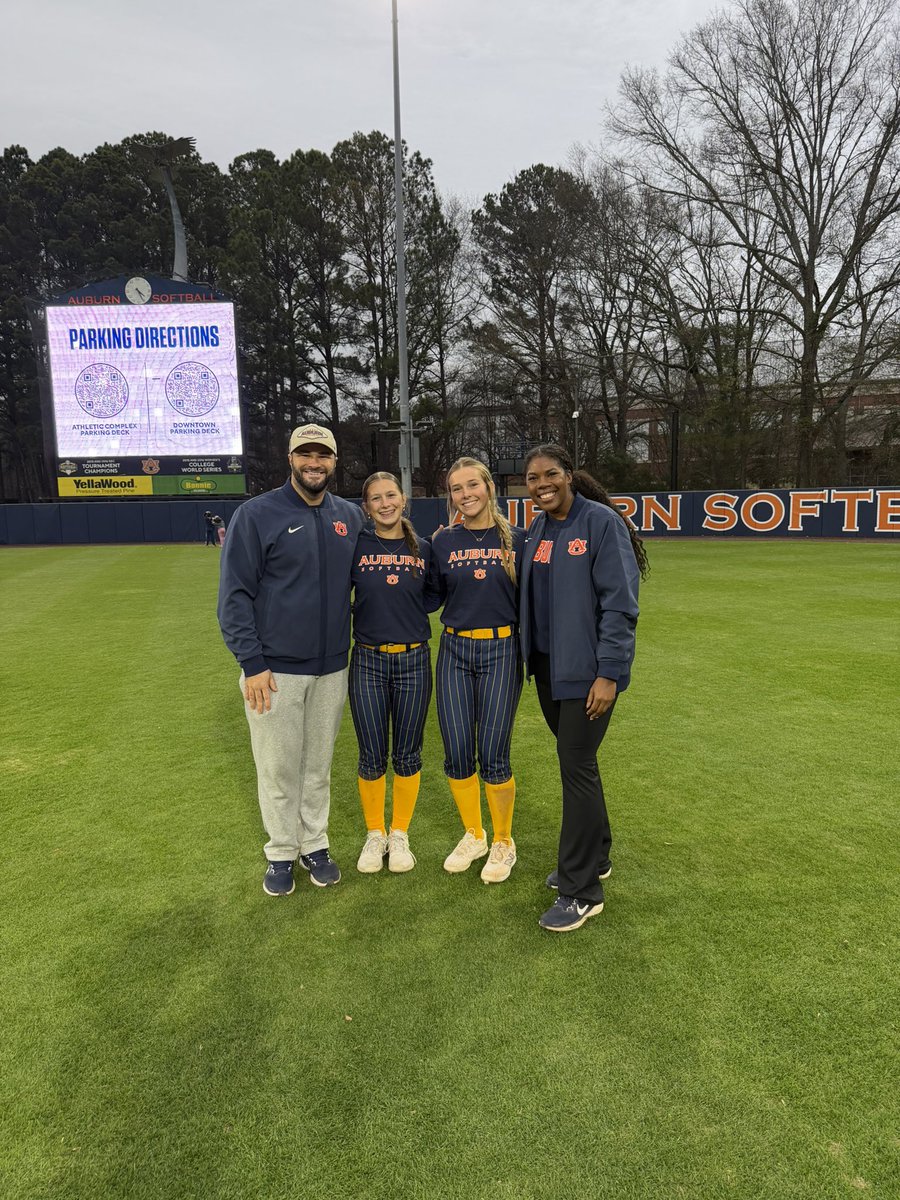 Analiese Holmes tweet media