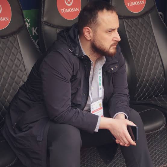 NALÇACI GRUBU’NDAN KAMUOYUNA AÇIKLAMA

TÜMOSAN Konyaspor’un içinde bulunduğu sportif tablo artık geçici bir formsuzluk ya da şanssızlık olarak açıklanamaz hâle gelmiştir. Sahadaki sonuçlar, sezon başından bu yana yapılan yanlış kadro planlamasının ve başarısız transfer