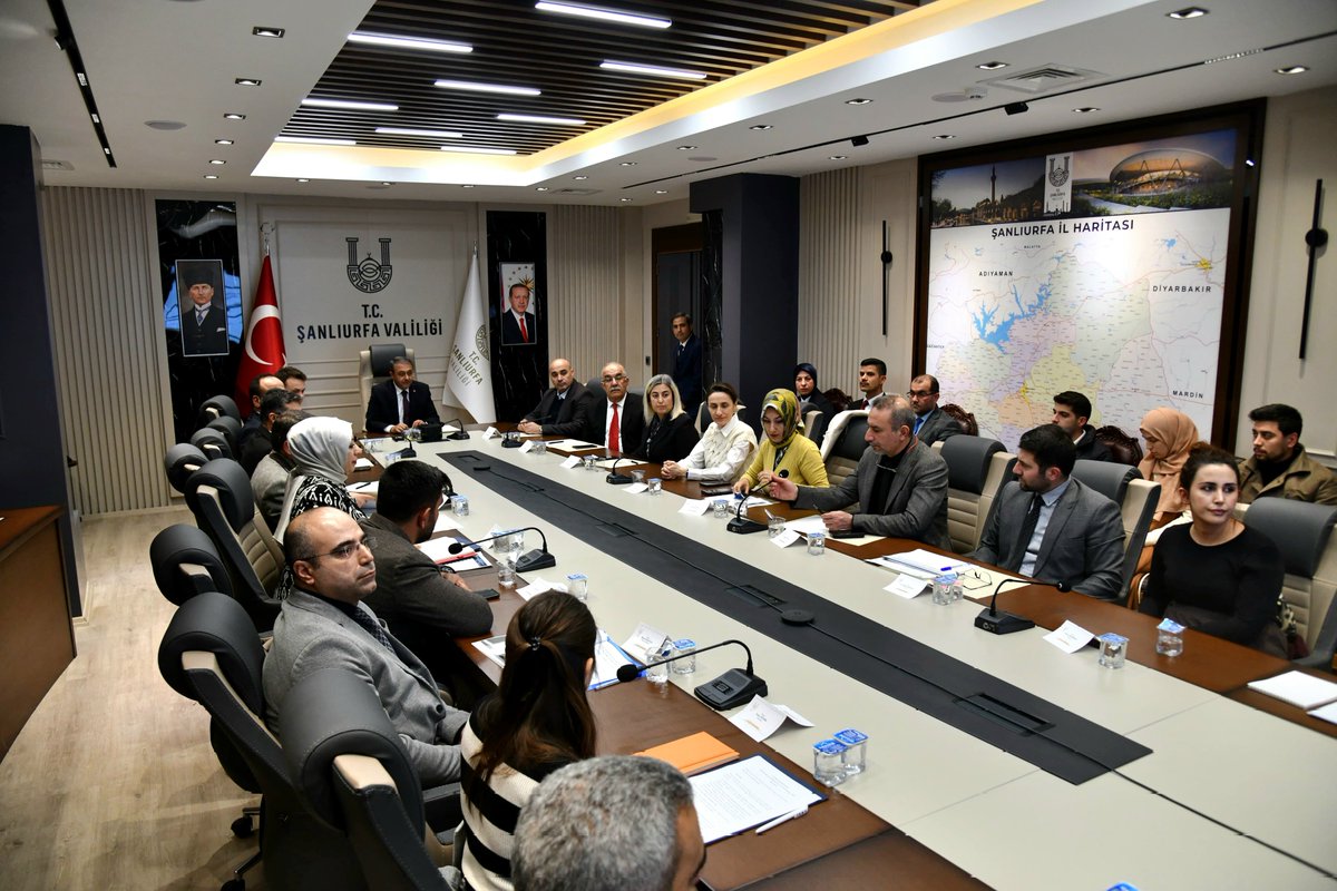 hasansildak's tweet photo. 'Umuda Kapı Açıyorum, Hayata Tutunuyorum’ Projemizi uygulayan, 
bu kapsamlı çalışmayla adeta bütünleşerek bağımlı vatandaşlarımızın kurtulması için özveriyle mücadele eden kıymetli çalışma arkadaşlarımızla 
bir araya geldik…

Pek çok anlamlı insan hikayesinin yaşandığı ve şekil verildiği Projenin mevcut durumunu, uygulama sürecini ele aldık, hedeflerimizi değerlendirdik.

#UmudaKapıAçıyorum
#HayataTutunuyorum
@TC_icisleri
@saglikbakanligi
@tcailesosyal