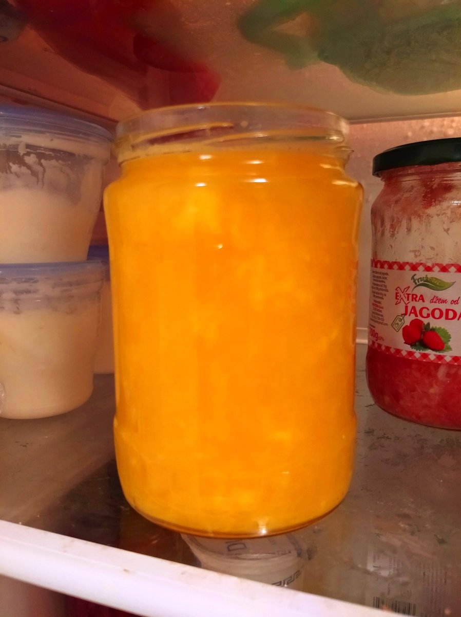 Нашла соковыжималку апельсиновную и заебенила "палпи" из апельсина и четырёх прошлогодних мандаринов