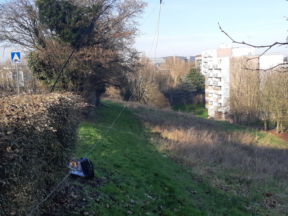 F6GPX_JeanLuc's tweet photo. Belle après midi en #pota avec une nouvelle référence #atno FR-14261, les buttes des grands chemins à @Fontenay94120. 17 QSO et toute la partie Est de l'Europe contactée. Logique vue la configuration des lieux... https://t.co/v8lh7QAZMI