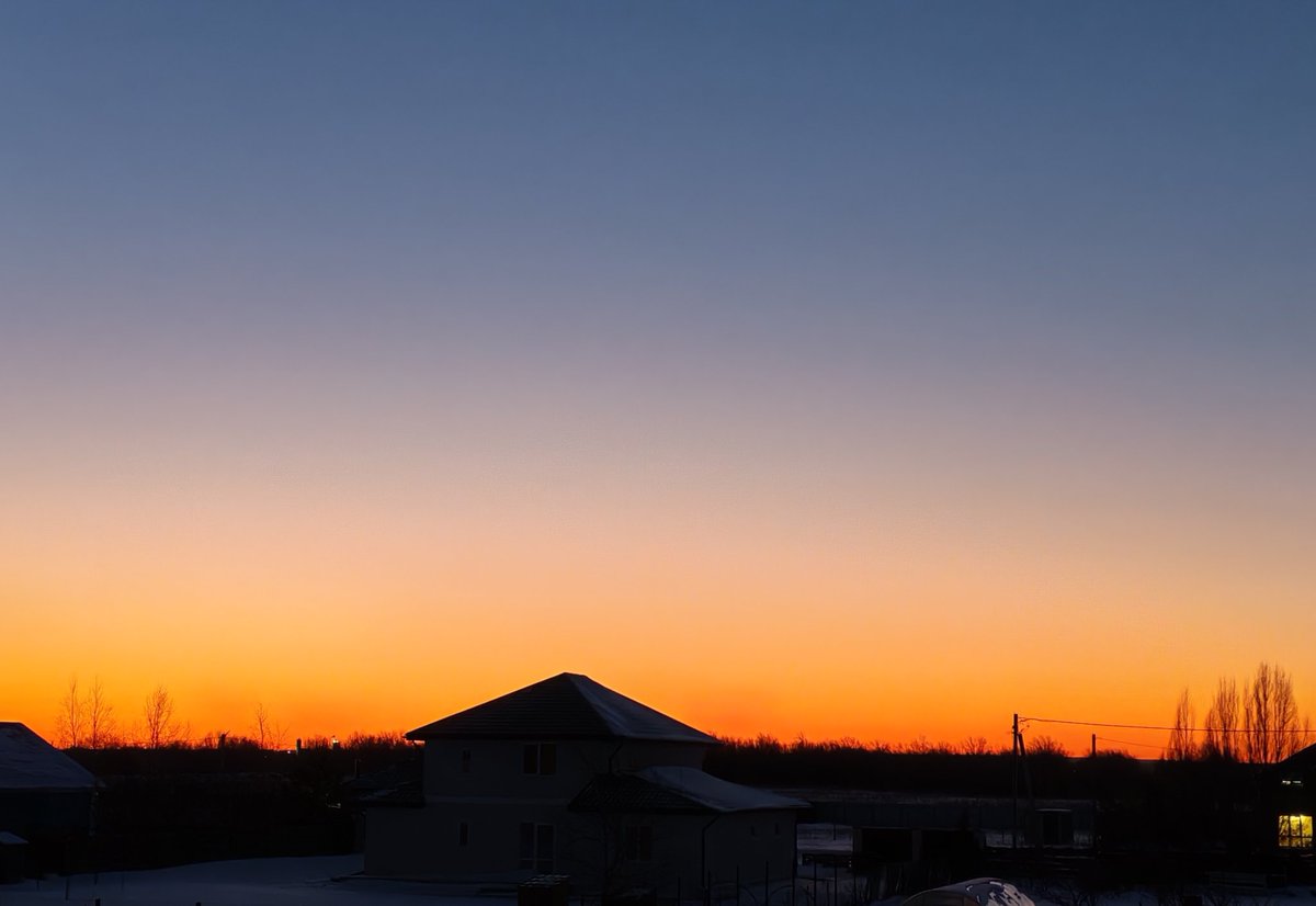 InnaEdgn's tweet image. Январский закат ☃️🌛