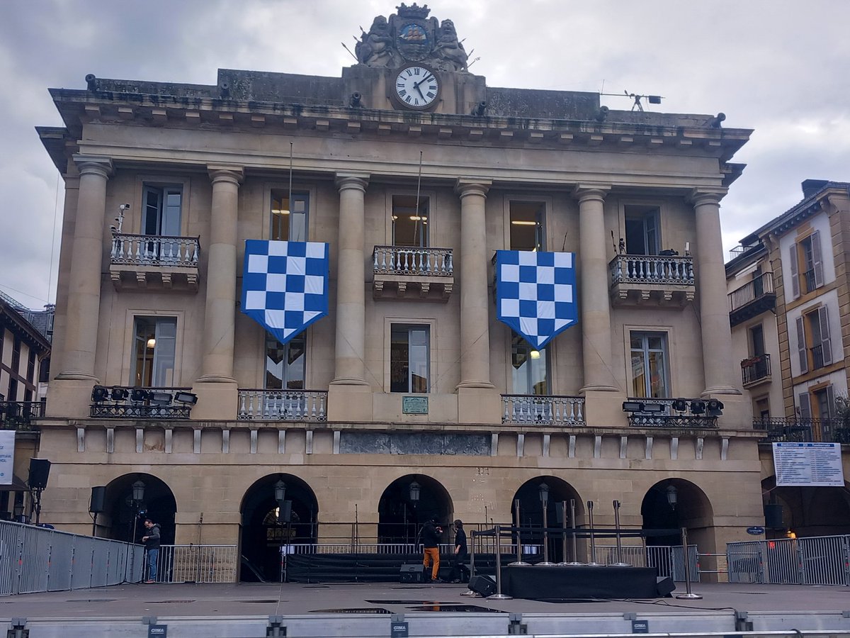 EMonente's tweet image. Pues... ¡ya va quedando menos! Últimos preparativos y en 6h50 minutos estamos de fiesta.  Gora San Sebastian eguna!