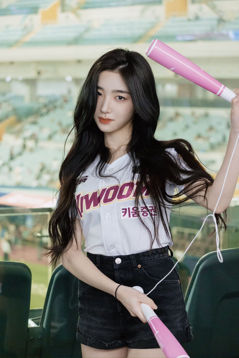 tripleSpotify's tweet image. GETTING READY                     TO MAKE HISTORY