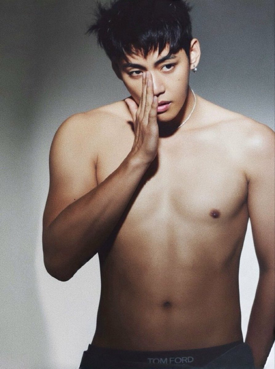 BuzzingPop's tweet image. Taehyung stuns in Tom Ford.