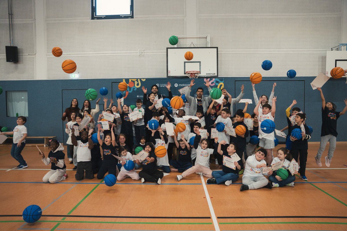 EuroLeague's tweet photo. A day to remember in Hamburg 🇩🇪!
@OTEuroleague and @Moto teamed up with @hamburgtowers for #BouncingForGood 🤝
Bringing fun, sport, and community together 🏀💛
#WeAreAllOneTeam #HelloMoto https://t.co/RYUVfwhqWz