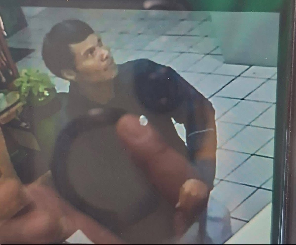 Garfield_Lucky's tweet image. ช่วยแชร์หน่อยนะคะ สงสารน้องผู้เสียชีวิต🙏

ในรูป คือคนร้าย ที่ก่อเหตุฆ่าชิงทรัพย์ ในขณะที่ผู้ตายน้องผู้หญิงหลับในที่ทำงาน(ยังจับไม่ได้) โดยใช้ของแข็ง ในการลงมือ เหตุเกิดในอำเภอหัวหิน 

โปรดช่วยกันแชร์หรือสังเกตุบุคคลต้องสงสัย แล้วโทรแจ้ง191 เพื่อป้องกันการก่อเหตุซ้ำซ้อน

📸Rung…