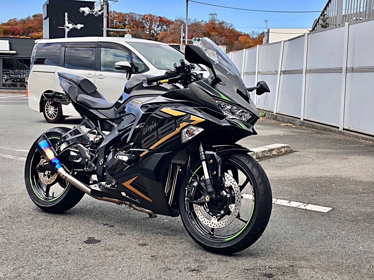 寝る前に画像編集アプリでZX-25Rの写真を加工してみたけど、なかなか