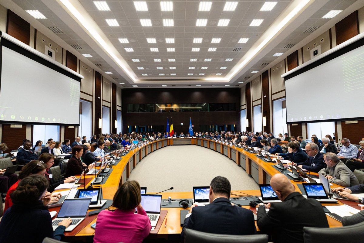 Today, we hosted the Fragility Conference in Brussels. Belgian-led, with @HadjaLahbib as EU Commissioner for Equality, Preparedness and Crisis Management and @AlexanderDeCroo as <a href="/UNDP/">UN Development</a> Administrator taking the stage.
 
Here's what's at stake: 2 billion people live in fragile