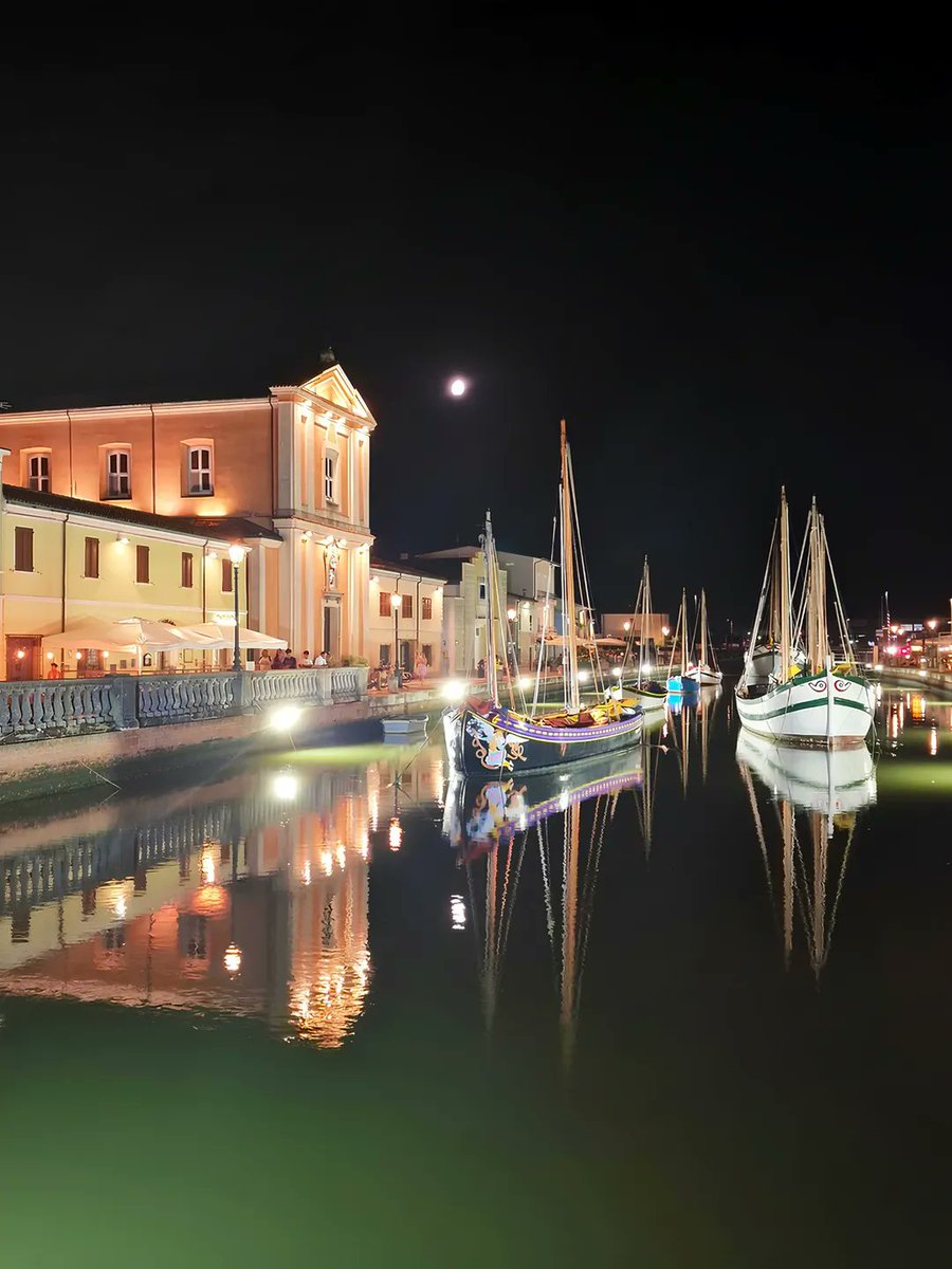 turismoER's tweet image. Il Porto Canale di Cesenatico non è solo un luogo, è un capolavoro che vive ⛵

Ph. romy_corrao
#inEmiliaRomagna #VisitRomagna #VisitCesenatico
