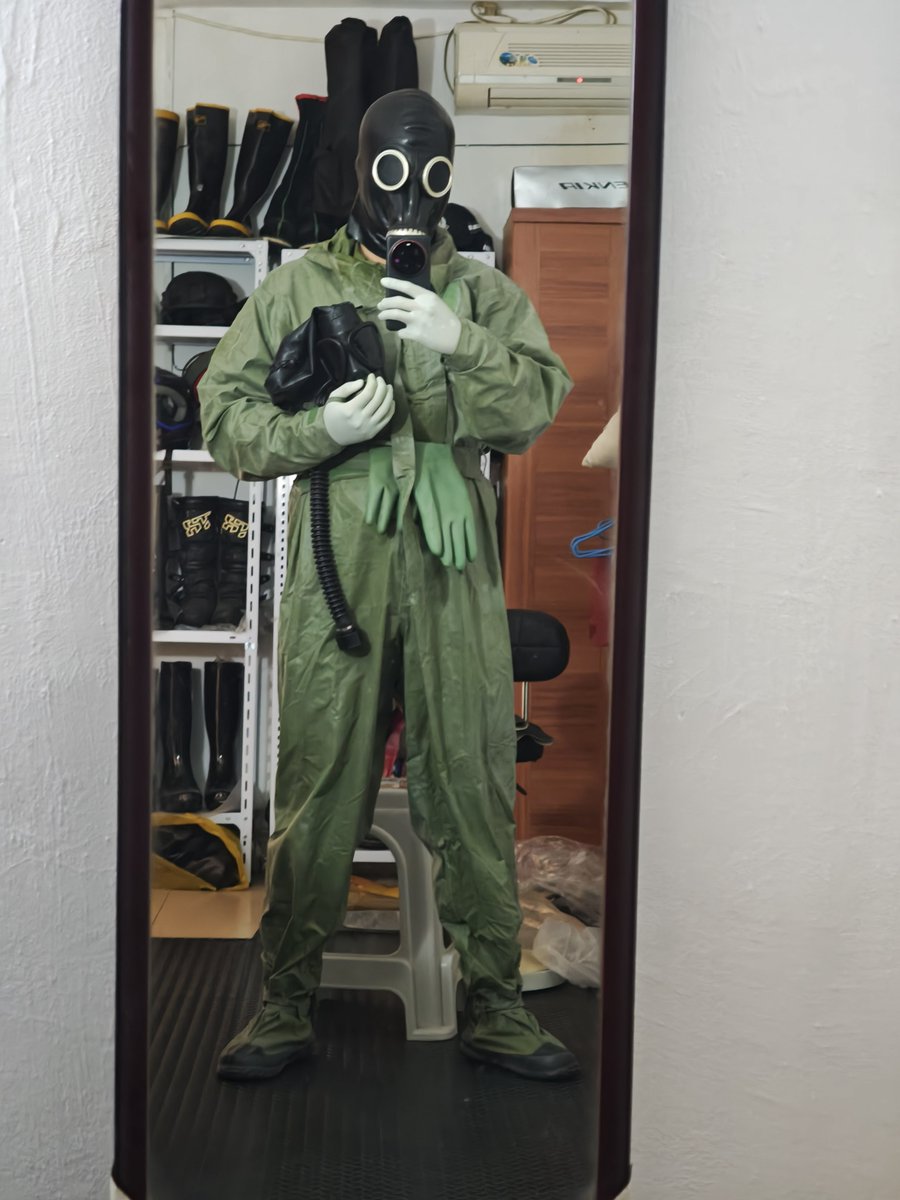 Latexnight tweet media