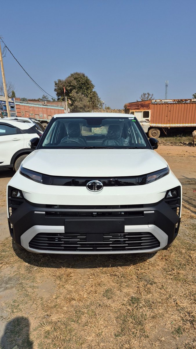 TheWheelDrive's tweet photo. Spotted 👀 Tata Adventure model out in the wild! Rugged stance, bold presence—this one means business. #TataMotors #AdventureReady https://t.co/WJVrbIBwe3