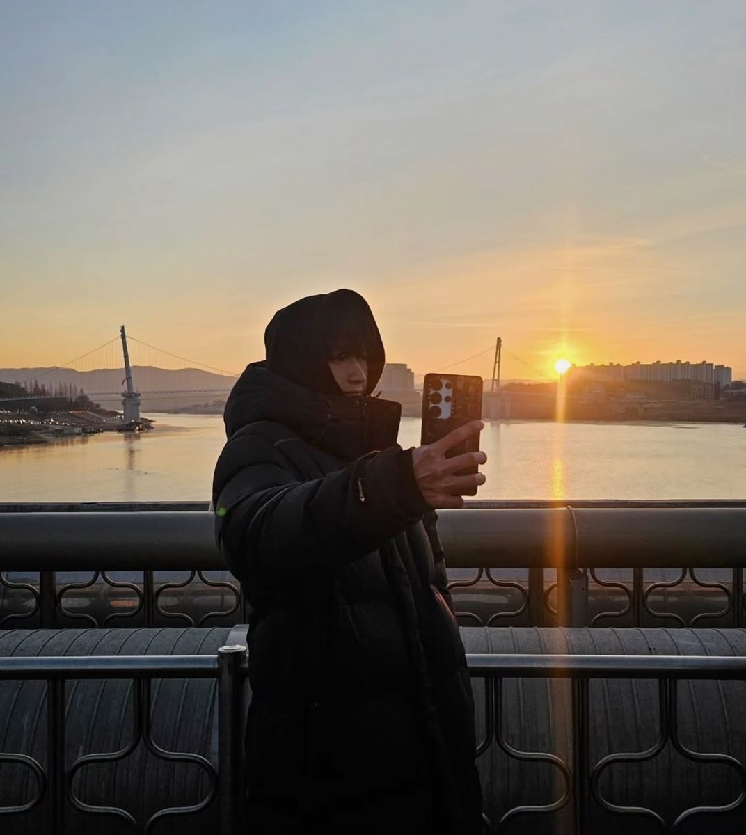 kimtaedongbr's tweet photo. [📸]Atualização de Taedong no instagram @//tae____dong (1/2)

"  🌄" 

#OMEGA_X #오메가엑스   #TAEDONG   #태동 #iykyk  @OmegaX_members   @OmegaX_official https://t.co/IR6UdWYMVe