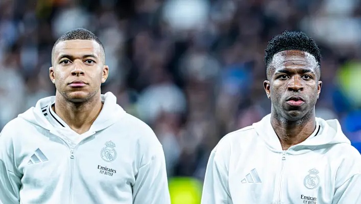 alpiedeldeporte's tweet image. VIDEO: #Mbappé sale en defensa de #Vinicius luego de tensos momentos vividos en el #Bernabéu sge.st/LhMfcY8