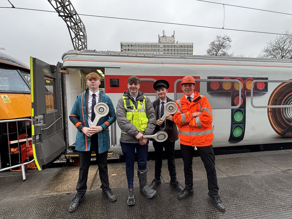 deanerycareers tweet media