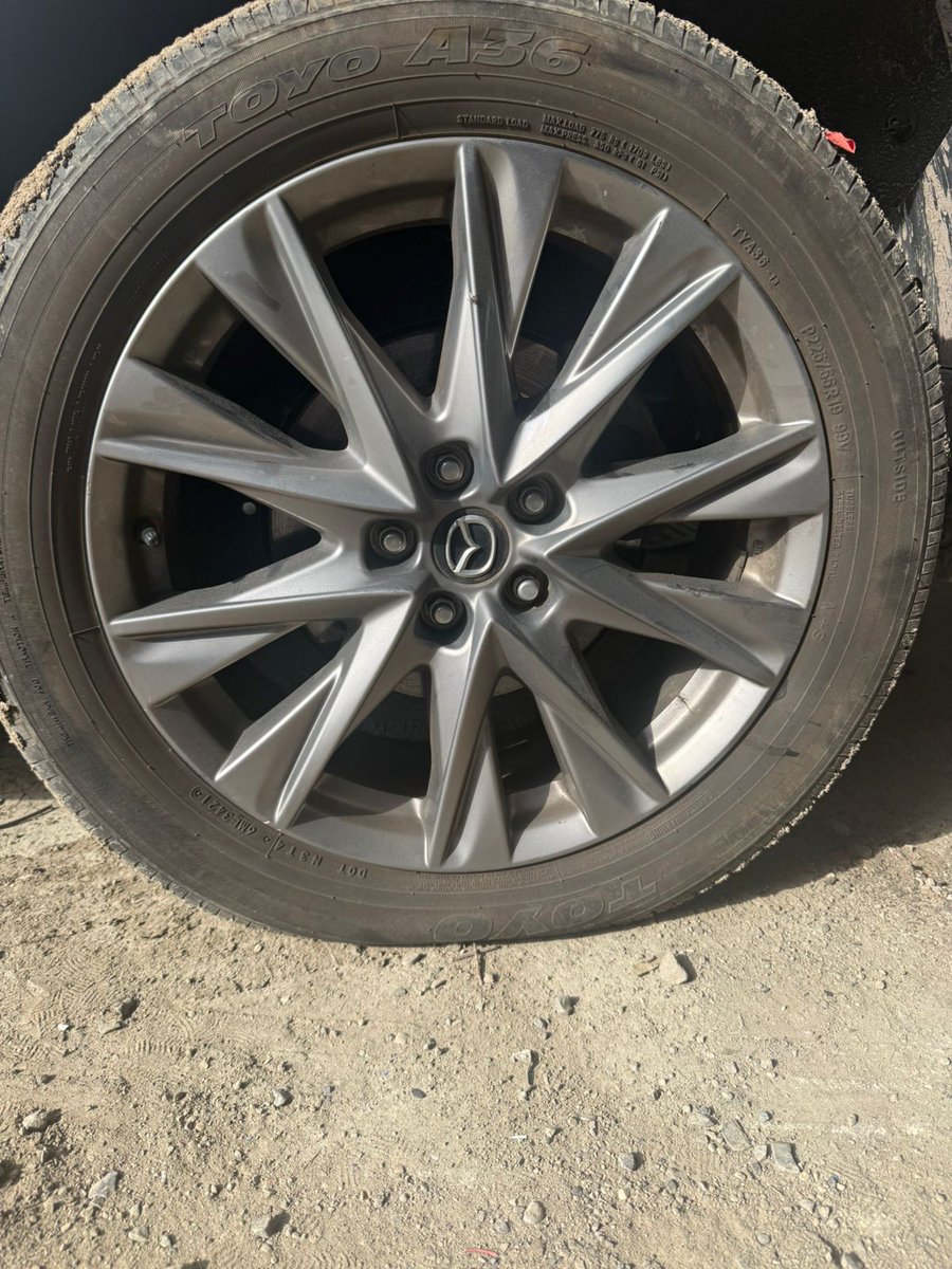 Si alguien tiene ese aro de mazda cx5 grand touring que me escriba al WhatsApp 8098534323 y sino un rts para que alguien pique lo del lunes