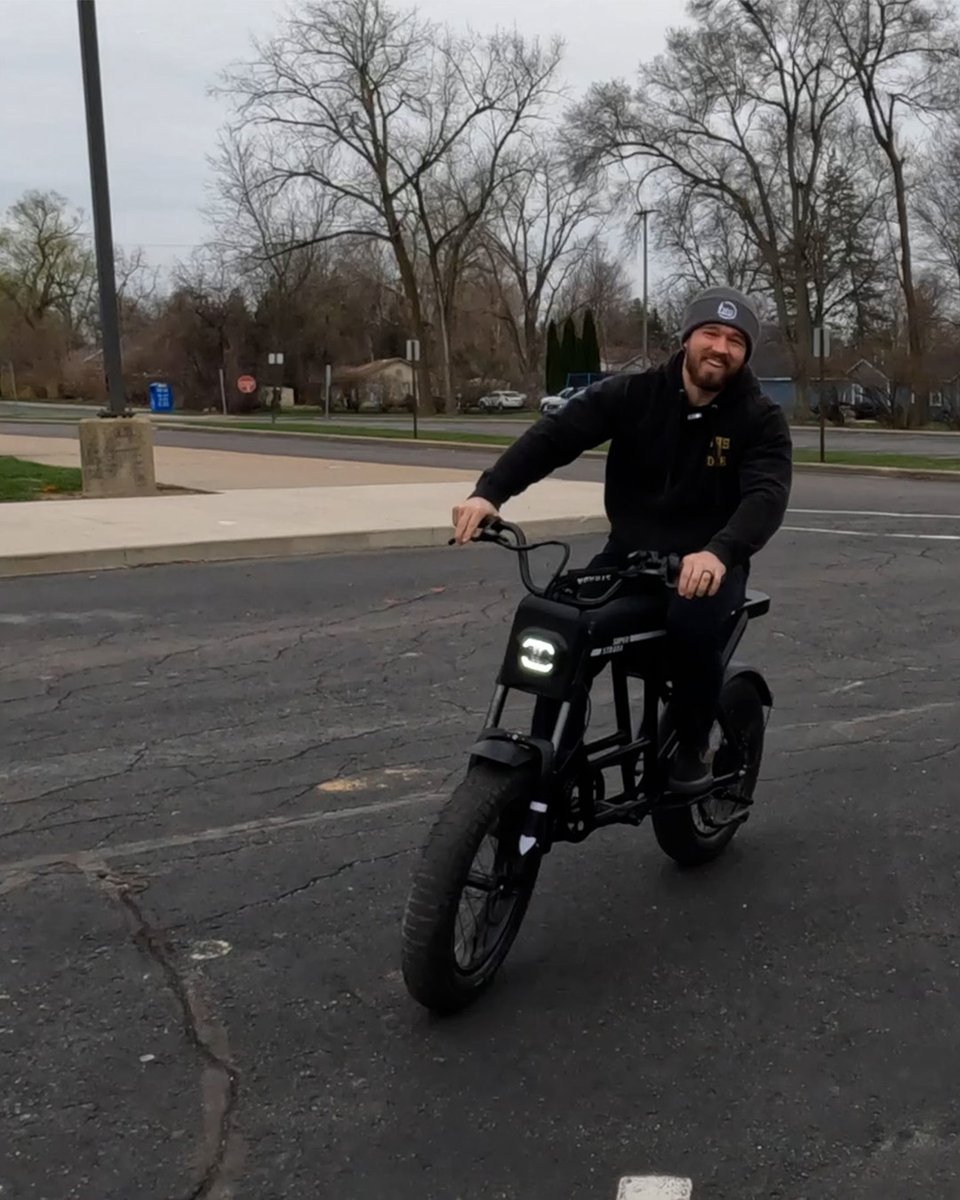 SuperStrada_USA's tweet image. Big Trav puts the Super Strade to work. Strong power, easy control, built for real rides. Utility e bike performance that feels ready for anything. ⚡ super-strada.com

#superstrada #ebike #wheelie #electricbike #bike #ridesmart #ridesafe #ride #emtb #california #ventura