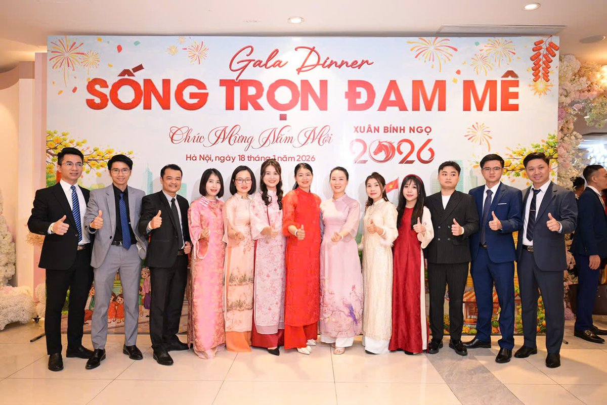 ChungNguyen0707's tweet photo. Tất niên cuối năm - Chúc FitNow 2026 Đồng lòng - Tiến bước - Vươn xa. Một năm tràn đầy năng lượng và bùng nổ 🎆🎇🎆🎇
#FitNowVietNam #TeamFitNow #FitNowCommunity #Fitnow #ChinhPhucDinhCao #stepnow #Cardio #Workout #stephi #aerobic #getfitnow #hieudinh #steptok #fitness #dance #groupX
#SongKhoeChuDong #VanDongMoiNgay #SucKhoeLaTaiSan