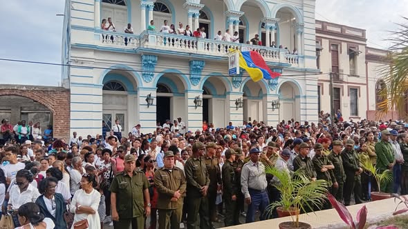 EppAMaceoPS's tweet photo. Acto en homenaje a los 32 combatientes cubanos que perdieron su vida en Venezuela, donde participan trabajadores y educandos de la Institución en #PalmaSoriano. #CubaEstáConVenezuela. @CubaMined, @DGEStgo, @dmePalmaS https://t.co/t1EZBIInVG